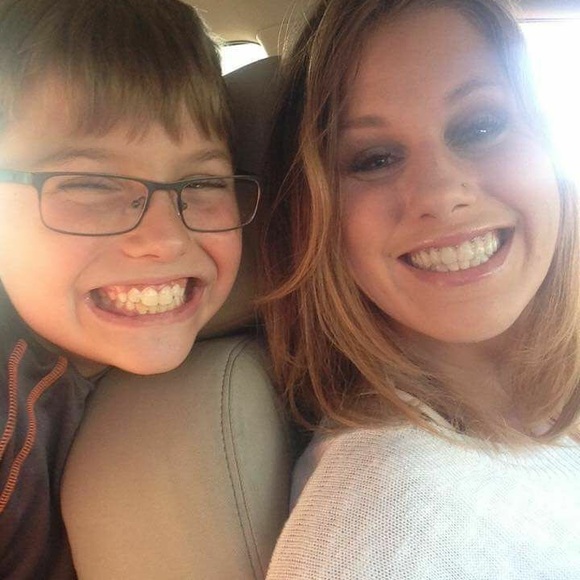 Meet your Posher, Amanda - Picture 2 of 3